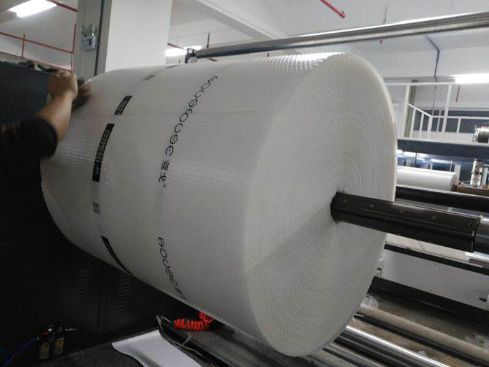 LSPE1500型全自動(dòng)多層復(fù)合型氣（墊）泡膜機(jī)組 PE氣泡膜機(jī)器02